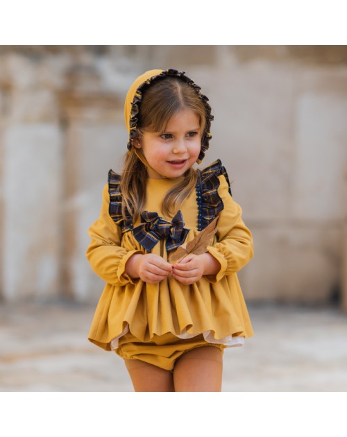 Jesusito Mostaza y Cuadros Marrones